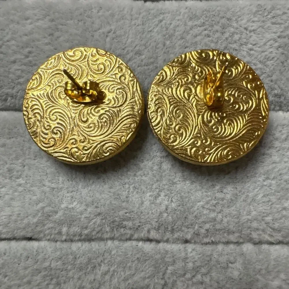 Source Unknown gold tone